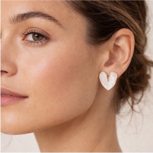 New! Blanco Gold Heart Post Earrings NWOT (3048) - Picture 2 of 2